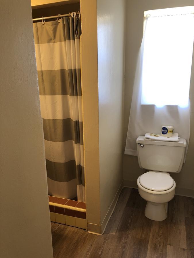 Pennwood Motor Lodge Себастьян Экстерьер фото
